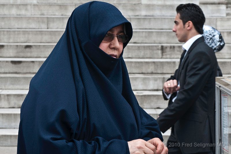 20100401_115954 D300.jpg - Lady near New Mosque